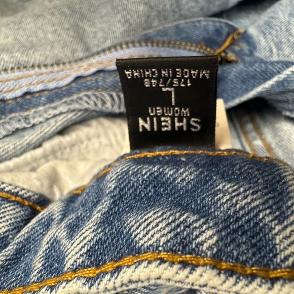 SHEIN Women's Distressed Blue Jeans.       #10 - Picture 9 of 13